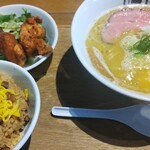 Mendokoro Janomeya - 鶏白湯と鶏飯セット