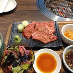 炭火焼肉 久 - カイノミランチ！ステーキかと思った笑