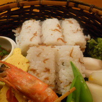赤坂とゝや魚新 - 上はじゃこご飯など