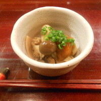 赤坂とゝや魚新 - お通しの茸の和え物