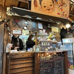 Orugammoru - お店の中に注文窓口があります。