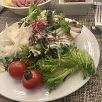 ザ・ループ(ホテルアゴーラリージェンシー大阪堺) - とりあえずサラダ。　血糖値を上げないように。笑