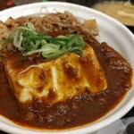 松屋 - 富士山豆腐の本格麻婆コンボ牛めしと、ポテサラ生野菜（食いかけですいません…）