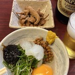 たつみ - なっとうスペシャルとまぐろの血合煮。