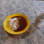 キャラバンサライ - ◯カレーライス
上の品を食べ終わって、デザートとコーヒーを待っていると
「カレーライスは食べられますか❔」
と尋ねられた

お〜、これは凄い量が食べられるぞ～＼(^o^)／