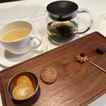 La Lune - ❾ハーブティ、お茶菓子
      ・ショコラ
      ・金柑ののコンポート
      ・サブレブルトン