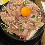 Ryoushiya Daijiroumaru - 漁師丼　大盛り　めじまぐろとブリ