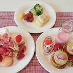 カジュアルダイニング ザ・テラス - 気に入ったスイーツお代わりといちごミルク、鶏の唐揚げ、タラのフリッター