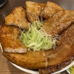 Ganso Butadon Ya Tonton - 大盛肉8枚くらいだとネギで空間を埋めないといけないのかな