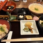 浅草むぎとろ 本店 - むぎとろ膳。麦飯のお櫃は別添えです。