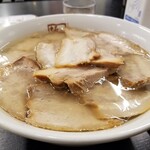 喜多方ラーメン 坂内 - 焼豚ラーメン・塩。