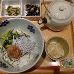 Dashi Chaduke En - 釜揚げしらすと南高梅（800円）②