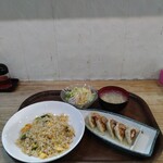 中華料理　美味香 - 五目炒飯、餃子セット