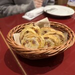 グスタヴォ - ハム、チーズ、卵の入った自家製パン 「カザティエッロ」