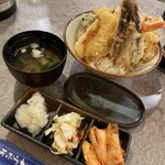 Tempura Kurabu - 天丼（大根おろし 漬物 味噌汁付）