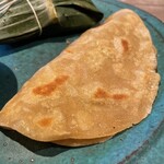 ワインとスパイス小料理 Dal Mellow - 目の前で焼き上げてくれるチャパティ。ほくほく