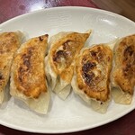 随苑 上海厨房 - 私の好物は焼餃子　焼き目がしっかりついていて本当に美味しそうです