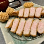 Tonkatsu Keisui - 金華豚定食　3,960円
                        特上ロース（130g）とメンチカツ（50g）
                        岩中豚定食　2,970円
                        特上ロース（130g）とメンチカツ（50g）