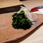千葉たかおか - お鮨へのアプローチは、酢蓮根と若芽。