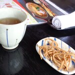 Magokoro An - 最初にお茶と揚げたお蕎麦