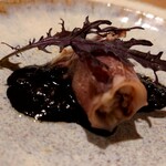 ウエストパパ - ヒイカの詰め物・イカ墨のソース