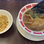 バーミヤン - バーミヤンラーメンと半チャーハン