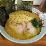 家系ラーメン 近藤家 - 海苔をたてた