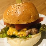 鴨しゃぶ粋玄 - 鴨肉バーガー　肉肉しくて丁度いいサイズ