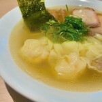 ワンタン麺専門店 たゆたふ - 特製雲呑麺（白だし）