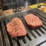 Yakiniku 名もなき名店へ 一切入魂一枚売り焼肉 - 