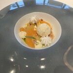 シグネチャー - 冬の柑橘とそのマルムラード 軽いメレンゲ エストラゴンの香り レモンのアイスクリーム