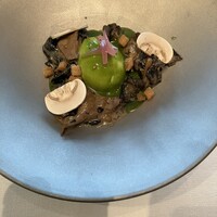 シグネチャー - 土佐ジロー卵のポシェ 季節の草のラグーとエスカルゴ 軽いパセリのエミュルション