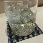 大宮 鮨 貴山 - 焼酎芋（ロック）。