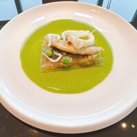 Hills House Dining 33 - 山菜のうま味アガー寄せ　わかさぎと白魚、ヤリイカのフリット添え　グリーンピースのチエドソース　