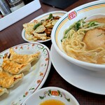 Gyouza No Oushou - 焼き餃子、ジャストサイズラーメン、ジャストサイズ回鍋肉
