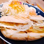 前田珈琲 - スモークサーモンとクリームチーズのパニーニ(サラダ付き)