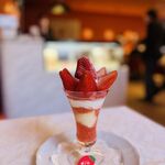 資生堂パーラー - 宮崎県産“夢ノ叶”のストロベリーパフェ