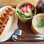 Gurobaru Ringu Kafe - ホットドッグ＆ミニサラダ＆クラムチャウダー＆アイスコーヒー