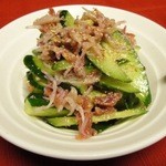 Tokuzo - 梅じゃこきゅうり 500円

特製！梅じゃこソースときゅうりを和えた一品！
すっきりしたつまみが欲しいときにちょうど良い！

梅じゃこソースはお持ち帰りも可能！2人前 600円
こちらとは他に梅じゃこ冷奴、豆腐と梅じゃこのスパゲティ、梅じゃことしそのピザにも使用されています。
