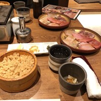 焼うお いし川 - ３つある薬味は左からレモン、大根おろし、行者ニンニク、行者ニンニクは頬肉に特に合います。