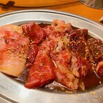 焼肉ホルモン大衆酒場 真 肉焼屋 - 