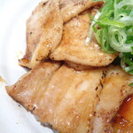松屋 - 「炙り十勝豚丼　並盛」（830円）