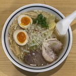 利尻昆布ラーメン くろおび - 上からくろおびラーメン塩