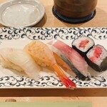 Sushi Tokusairaku - 旬の鮨4貫セット