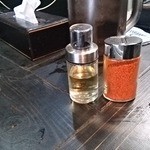 麺屋 らいこう - 辛みと酢はこれで調整