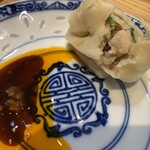 しろくま - 餡しっかり、一口サイズ。調味料は、ラー油と甘味噌？