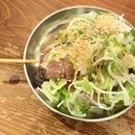 立ち呑み 串焼き さけときどきぶた - 「お任せ串3本」(550円税込)のネギレバ