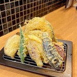 ヤマヤ鮮魚店 弥平 - 11種類の三浦の野菜の天ぷら