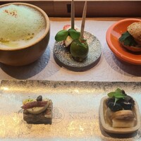 ナベノ-イズム - ①雷おこしを使ったアミューズ
                    ②最中を使ったミニタルト
                    ③ナベノ・グジェール
                    ④グリーンオリーヴマリネのピンチョス
                    ⑤冬苺、モッツァレラチーズ、大徳寺納豆のピンチョス
                    ⑥聖護院蕪のクリアヴルーテ
