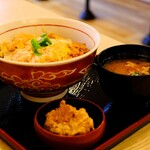 かつさと - かつ丼＋から揚げ＋とん汁